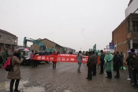 村委會已經(jīng)代簽了賠償協(xié)議，村民如何維權(quán)?