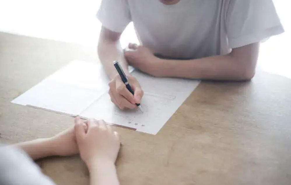 離婚協(xié)議書中孩子撫養(yǎng)費(fèi)的約定和處理？
