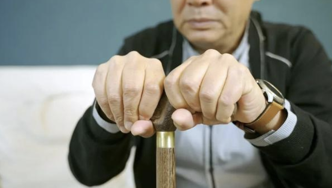 京云律師解讀：老人賣掉唯一的住房，竟被中介私吞60萬房款！