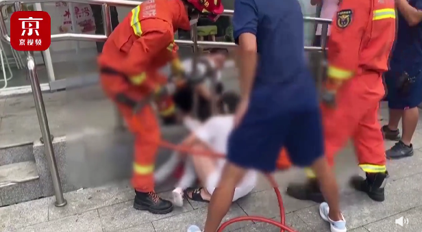 京云律師解讀:兩歲女童被卡護欄,誰該擔責? 京云律師解讀:兩歲女童被卡護欄,誰該擔責?