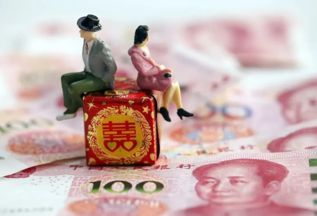 男子離婚后因收入低想要回18萬彩禮，法院判決返還8萬是否合理