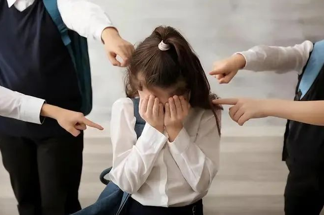 校園霸凌屢禁不止，未成年人的合法權益如何保障？