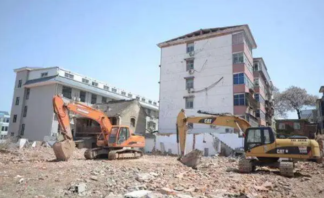法院判處的違法建筑可以強拆嗎