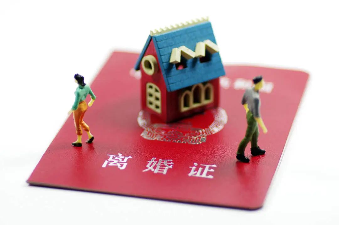 家庭主婦離婚時能否分割男方以個人名義購買的房產？